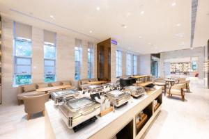Restorāns vai citas vietas, kur ieturēt maltīti, naktsmītnē Ji Hotel Xiangyang Universal Finance City