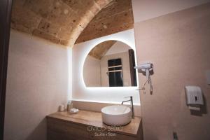 Koupelna v ubytování Civico Sedici Suite & Spa