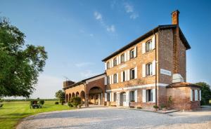 a large brick building with a pathway in front at Agriturismo Sesta Presa in Caorle