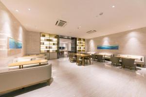 a room with tables and chairs and a dining room at Ji Hotel Heze Renmin Road in Heze