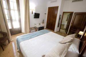 Postel nebo postele na pokoji v ubytování Hotel San Miguel