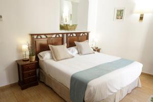 Postel nebo postele na pokoji v ubytování Hotel San Miguel