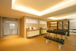 a large room with a gym with equipment in it at Ji Hotel Suqian Wanda Plaza in Suqian
