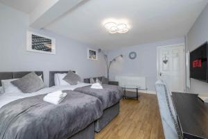 Un ou plusieurs lits dans un hébergement de l'établissement Charming 3-Bed Townhouse in Vibrant Ealing