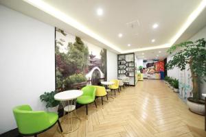 The lobby or reception area at Hi Inn Suzhou Shilu Shantang Street