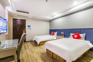 Cama ou camas em um quarto em Elan Boutique Hotel Wenzhou Yueqing Hotel