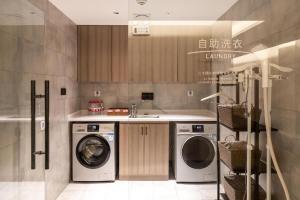 A kitchen or kitchenette at Hanting Hotel Shijiazhuang Jianhuabei Street