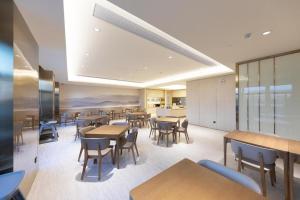 Un restaurante o sitio para comer en Ji Hotel Xuzhou Government