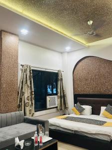 Voodi või voodid majutusasutuse HOTEL DEVA INN toas