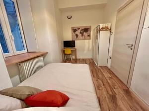 a small bedroom with two beds and a window at RESIDENCE ZAR 4 in Trieste +21 photos