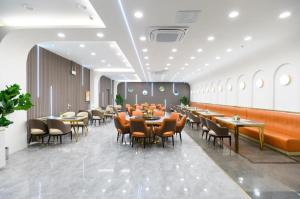 Restoran või mõni muu söögikoht majutusasutuses Starway Hotel Haimen China International Home Textile City