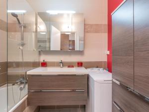 مطبخ أو مطبخ صغير في Appartement La Clusaz, 4 pièces, 6 personnes - FR-1-304-65