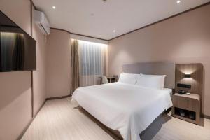 Krevet ili kreveti u jedinici u okviru objekta Hanting Hotel Wuhan Qingshan Zhongyuan Plaza