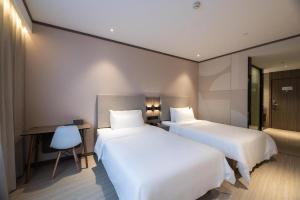 Cama o camas de una habitación en Hanting Hotel Wuhan Qingshan Zhongyuan Plaza