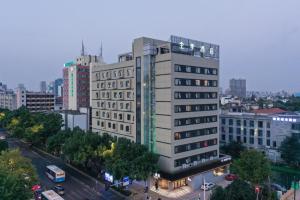 Gallery image of Ji Hotel Huzhou Yishang Street in Huzhou