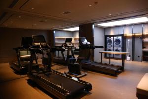 Fitness centrum a/nebo fitness zařízení v ubytování Ji Hotel Bayanzhuo'Er Books Tower