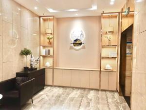 The lobby or reception area at Starway Hotel Jining Taibai Middle Road Yunhecheng
