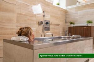 Mynd úr myndasafni af Complex Curie í Jáchymov
