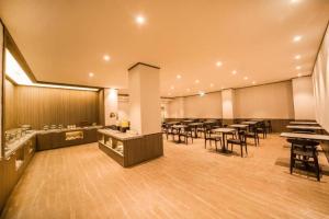 ห้องอาหารหรือที่รับประทานอาหารของ Hanting Hotel Shenyang Nanta Golden Horse Shoe City