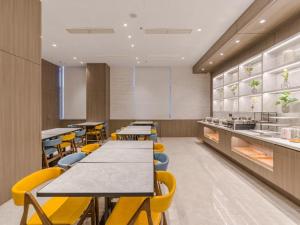 Restaurant o un lloc per menjar a Hanting Premium Hotel Hefei Feidong Yuzhou Central Plaza