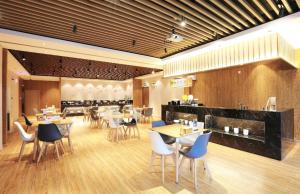 Reštaurácia alebo iné gastronomické zariadenie v ubytovaní Starway Hotel Nanjing Hanzhongmen