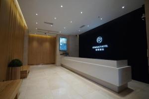 Lobbyen eller receptionen på Starway Hotel Yibin Laiyin