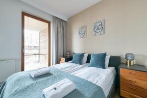 Posteľ alebo postele v izbe v ubytovaní Dom & House - Apartamenty Nadmorski Dwór