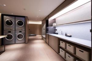 a large laundry room with two washer and dryer at Ji Hotel Shenyang Zhong Street Gugong in Shenyang