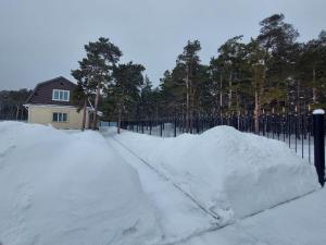 a pile of snow in front of a fence at Krona Borovoe in Barmashino
