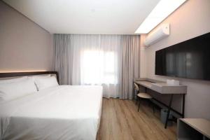En eller flere senger på et rom på Hanting Hotel Hangzhou Huanglong Gucui Road