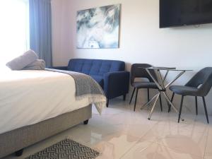 Postel nebo postele na pokoji v ubytování Blouberg Seaside Apartment