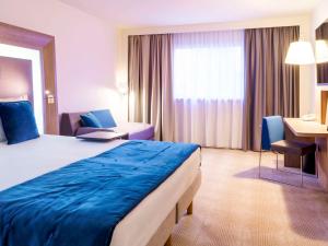 Postel nebo postele na pokoji v ubytování Novotel Avignon Nord