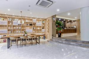 Gallery image of Hanting Premium Hotel Shanghai Zhongshan Park Yan'an Road in Shanghai