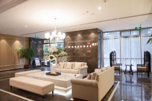 Lobby/Rezeption in der Unterkunft Hanting Premium Hotel Wenzhou Longwan Haicheng