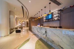 De lobby of receptie bij Hanting Hotel Shanghai Jiading New Town Malu