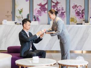 ShaoguanにあるLavande Hotel Shaoguan Bainian East Street Fengcai Buildingの女 +265枚の写真