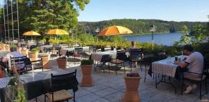 a group of people sitting at tables at a restaurant at Hotel Seeblick in Saalburg-Ebersdorf