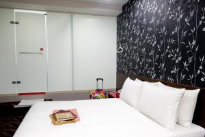 摩莎曼拉商旅-西門館房間的床