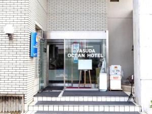 a sign on the front door of an open house at Omura Yasuda Ocean Hotel in Imazugō