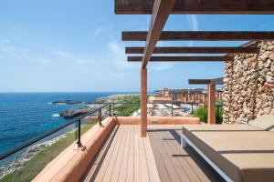un balcón con vista al mar en Hotel Menorca Binibeca - Adults Recommended - by Pierre & Vacances Premium, en Binibeca