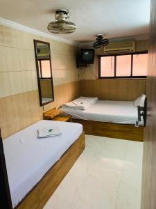 Llit o llits en una habitació de Hotel Sagar Residency