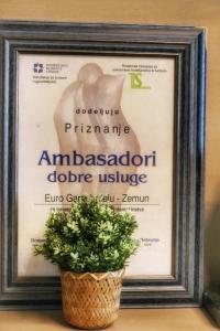 Majutusasutuses Euro Garni Hotel olev sertifikaat, autasu, silt või muu dokument