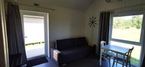 Posezení v ubytování Campsite Ģirti