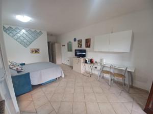 Kuchyňa alebo kuchynka v ubytovaní CASA MONELLA mono locale vista mare