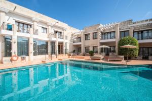 Bazén v ubytovaní Hotel Menorca Binibeca - Adults Recommended - by Pierre & Vacances Premium alebo v jeho blízkosti