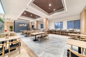 Ein Restaurant oder anderes Speiselokal in der Unterkunft Starway Hotel Wenzhou Rui'an Tangxia 