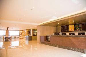 El lobby o recepción de Hanting Premium Hotel Dandong Pedestrian Street