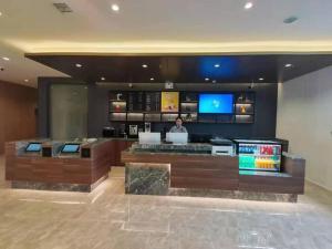 El lobby o recepción de Hanting Premium Hotel Gonghe Qinghai Lake South Street