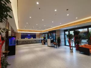 Lobby/Rezeption in der Unterkunft Starway Hotel Kashgar Yingbin Avenue