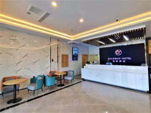 Lobby/Rezeption in der Unterkunft Starway Hotel Hami Gongyuan Daguan